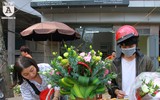 Hoa tươi, quà tặng đắt hàng ngày Quốc tế Phụ nữ 8-3